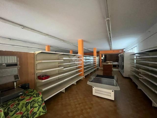 Negozio in affitto a Solagna