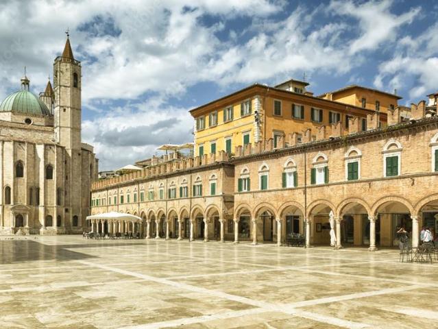 Negozio in affitto, Ascoli Piceno centro storico