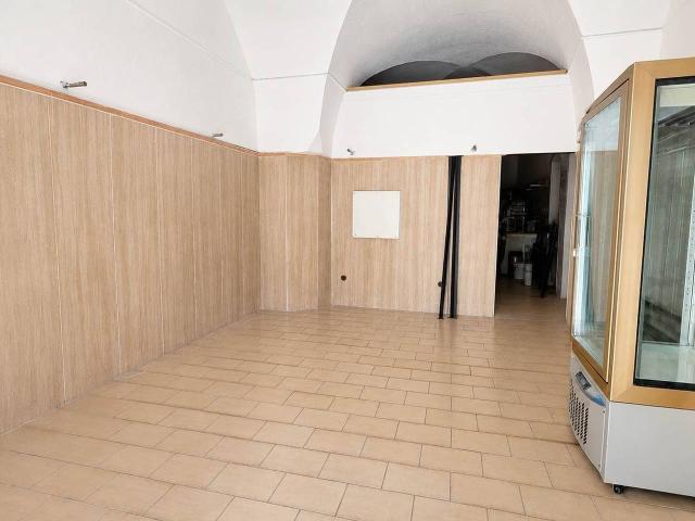 Negozio in vendita a Tarquinia