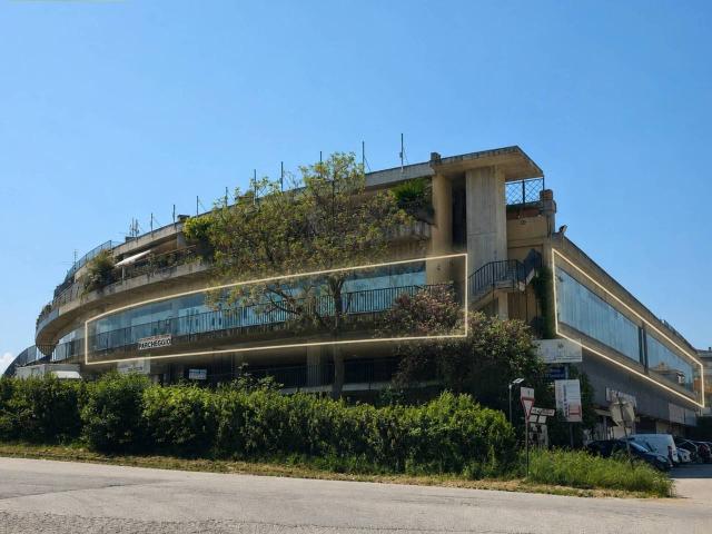 Negozio in vendita a Teramo