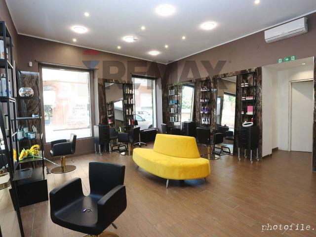 Esercizio commerciale in vendita a Torino