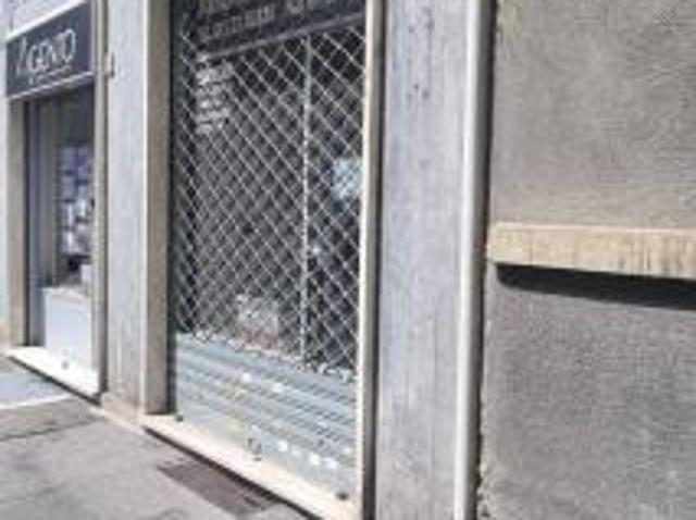 Negozio in vendita a Torino, Parella