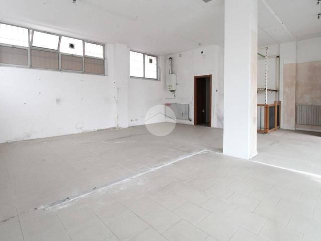 Negozio in vendita a Treviglio