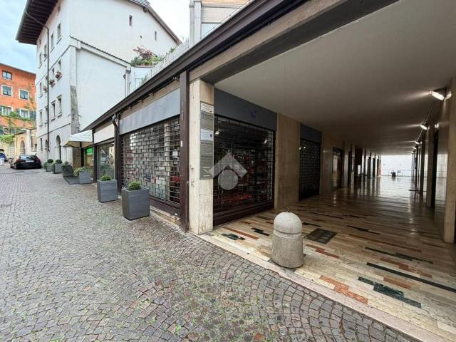 Negozio in vendita a Trento