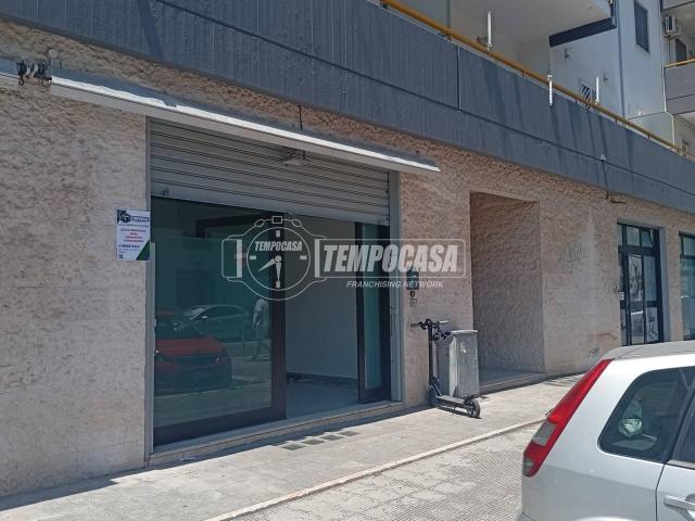 Negozio in vendita a Triggiano