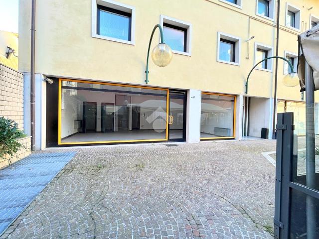 Negozio in vendita a Udine