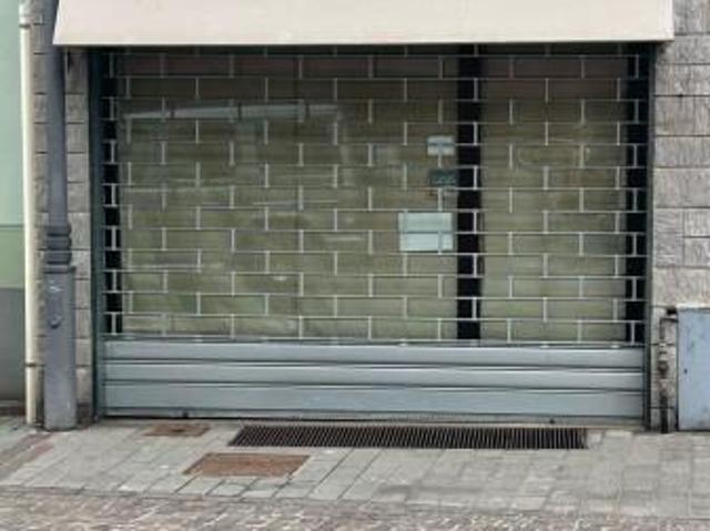 Negozio in vendita a Urago D'Oglio