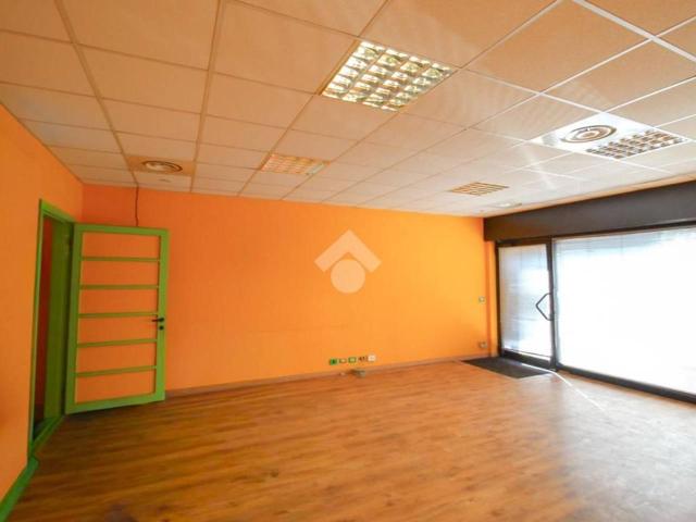 Negozio in vendita a Vaprio D'Adda