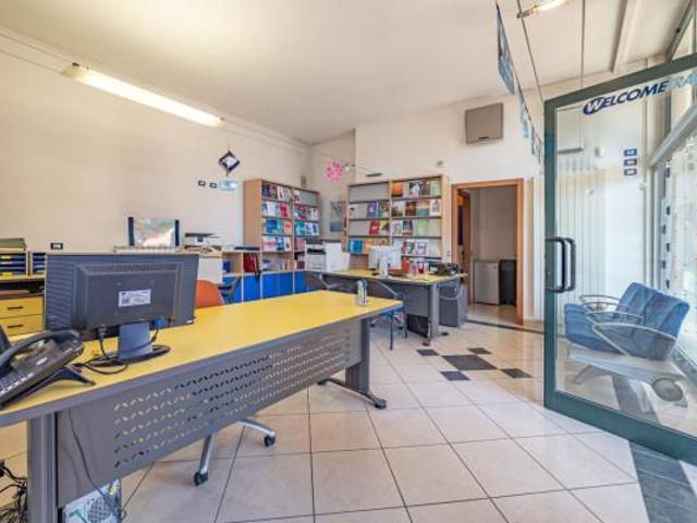 Negozio in vendita a Venegono Superiore