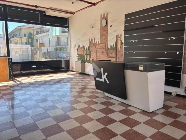 Negozio in vendita a Villafranca Di Verona