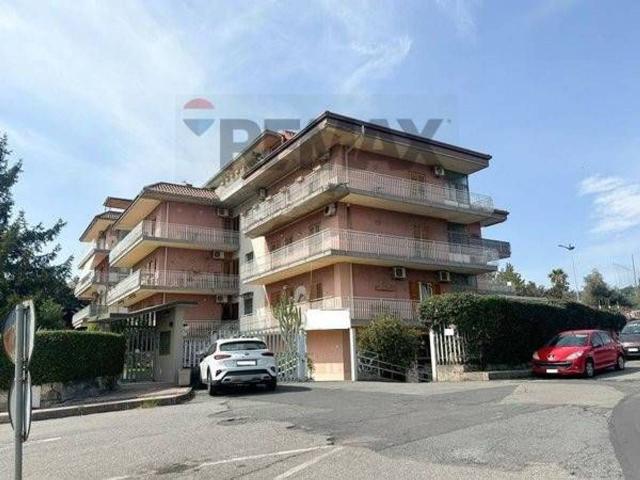Negozio in vendita a Aci Catena
