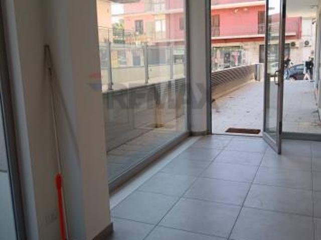 Negozio in vendita a Acireale