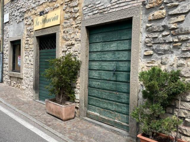 Negozio in vendita a Almenno San Salvatore