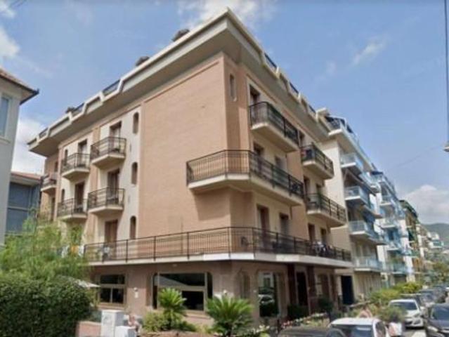 Negozio in vendita a Alassio