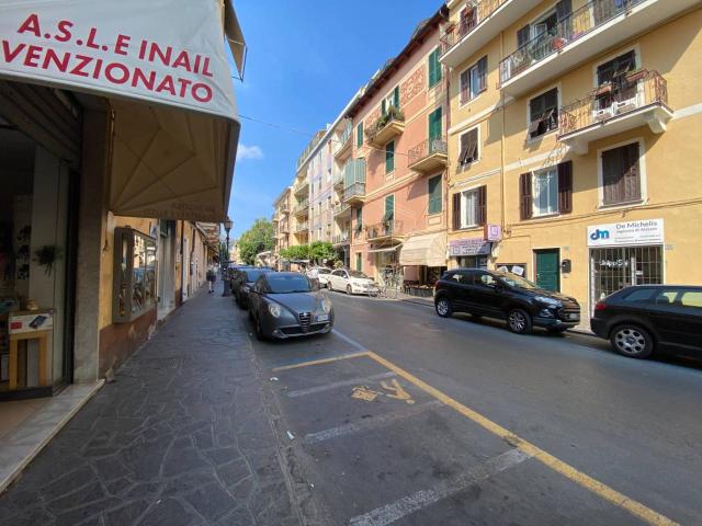 Negozio in vendita a Alassio