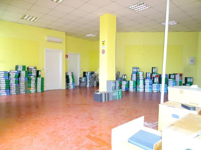 Negozio in vendita a Alessandria