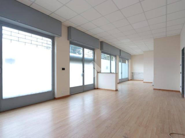 Negozio in vendita a Alessandria