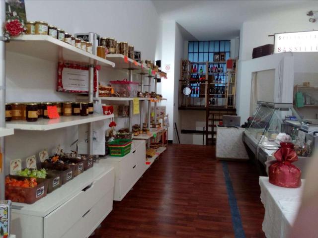 Negozio in vendita a Alessandria