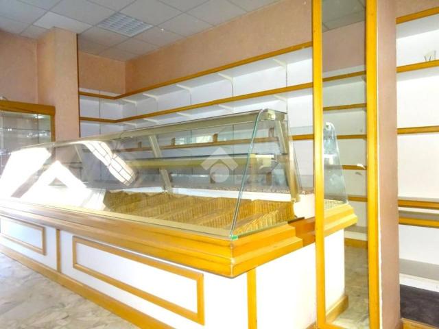 Negozio in vendita a Alessandria