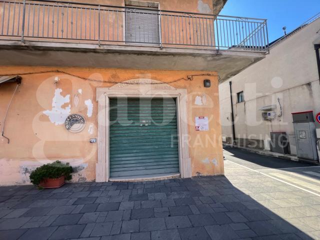 Negozio in vendita a Amantea