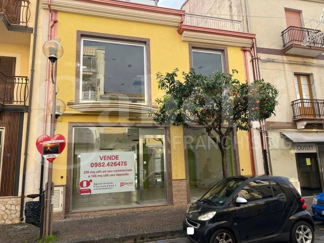 Negozio in vendita a Amantea