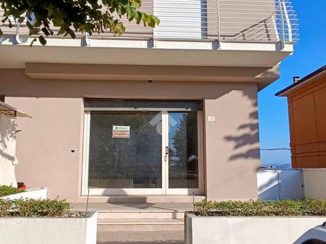 Negozio in vendita a Ancarano
