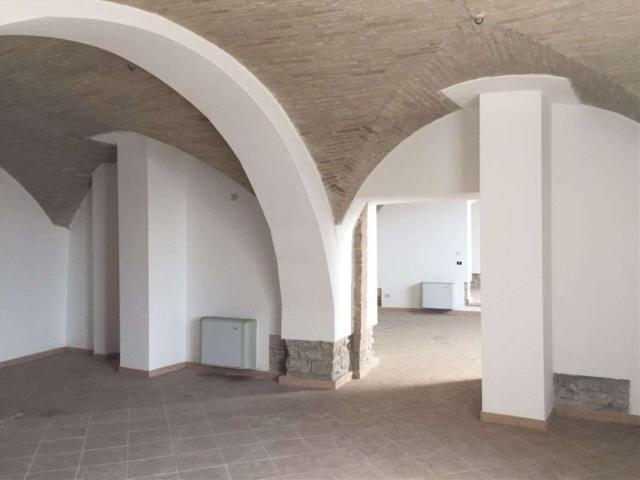 Negozio in vendita a Assisi