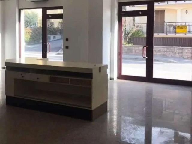 Negozio in vendita a Assisi