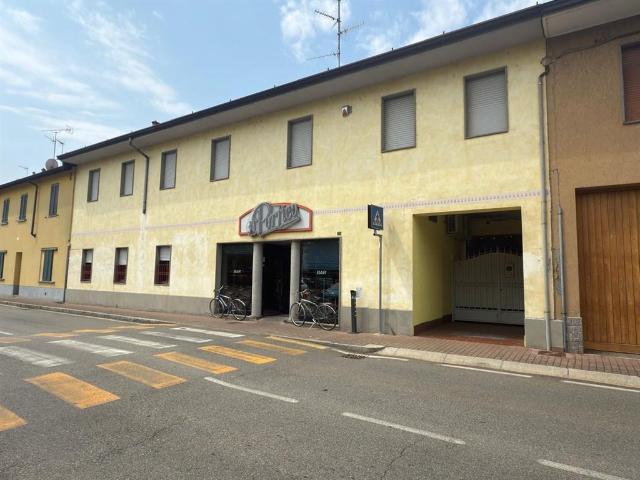 Negozio in vendita a Arluno
