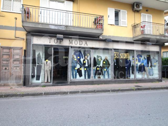 Negozio in vendita a Arzano