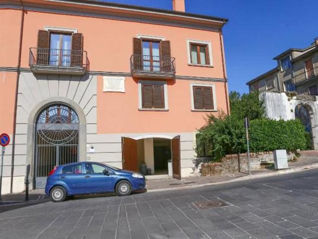 Negozio in vendita a Atripalda