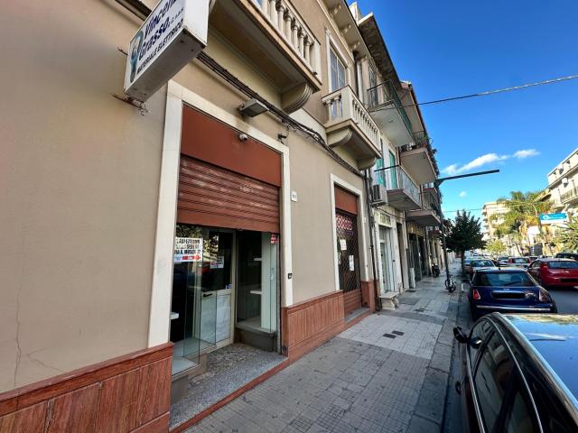 Negozio in vendita a Barcellona Pozzo di Gotto