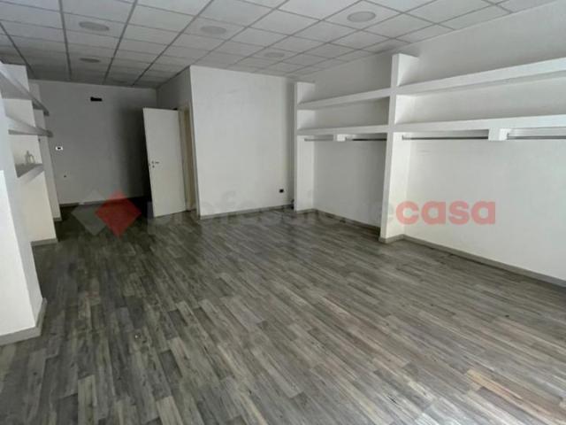 Negozio in vendita a Modugno