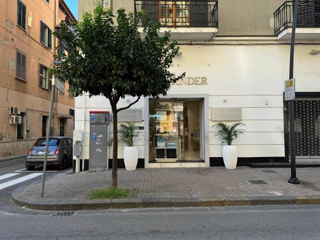 Negozio in vendita a Battipaglia