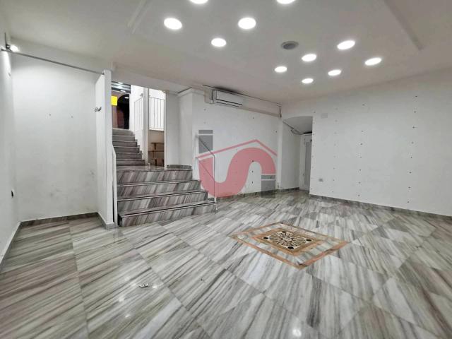NEGOZIO in vendita a Benevento, CENTRO STORICO