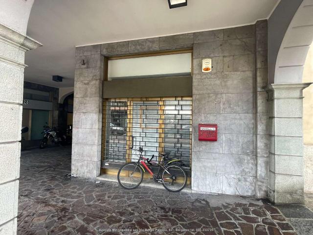 Negozio in vendita a Bergamo