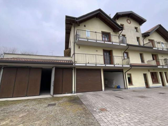 Negozio in vendita a Besnate