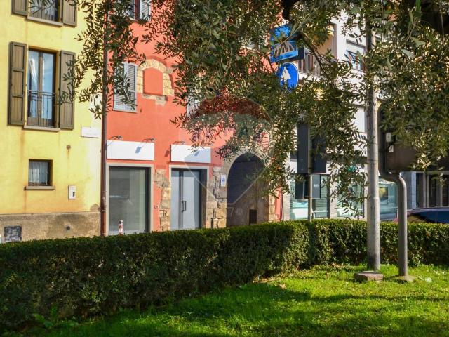 Negozio in vendita a Bonate Sopra
