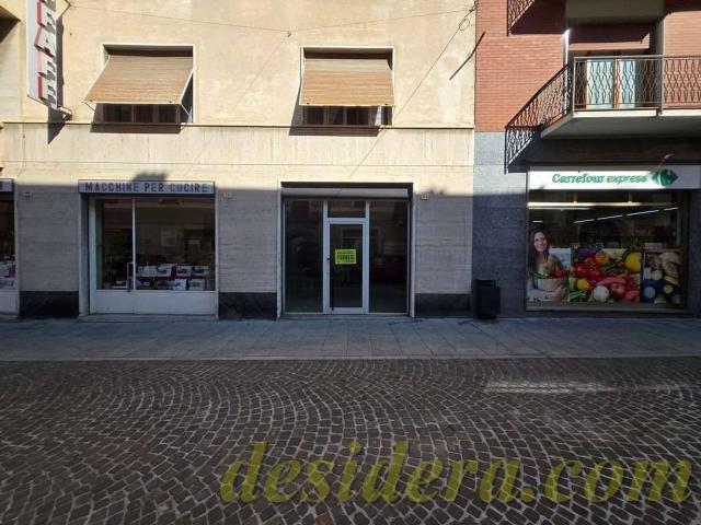 Negozio in vendita a Borgomanero
