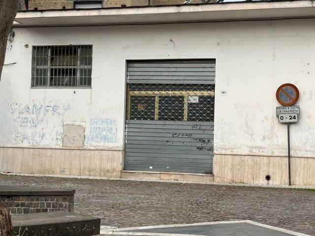 Negozio in vendita a Brusciano
