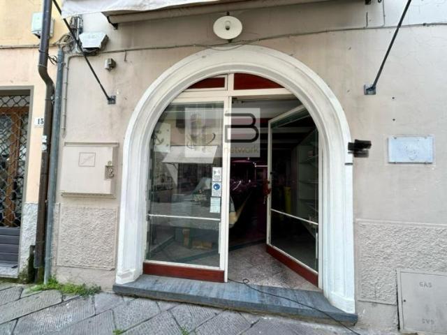 Negozio in vendita a Camaiore