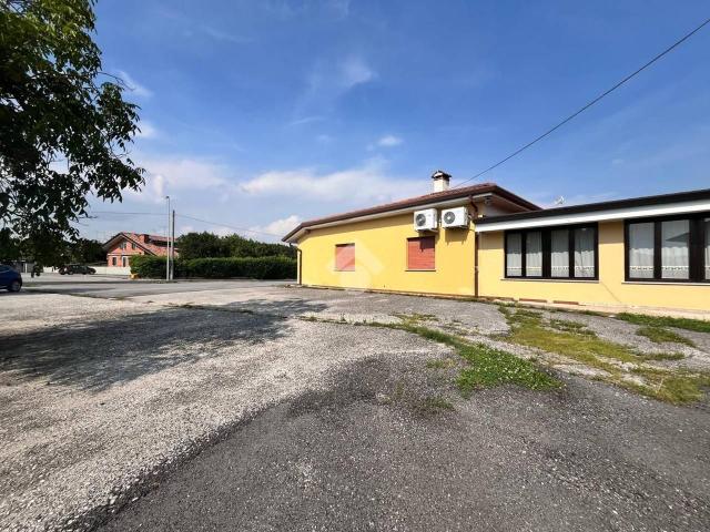 Negozio in vendita a Campoformido