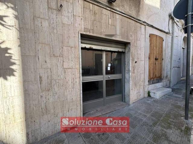 Negozio in vendita a Canosa Di Puglia