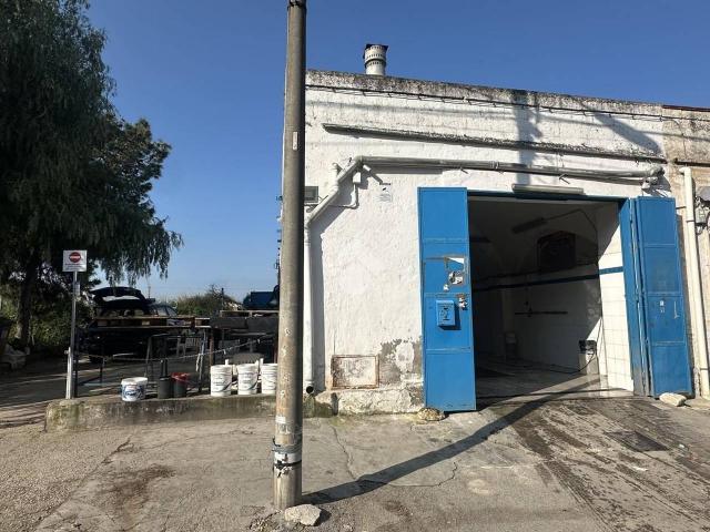 Negozio in vendita a Canosa Di Puglia