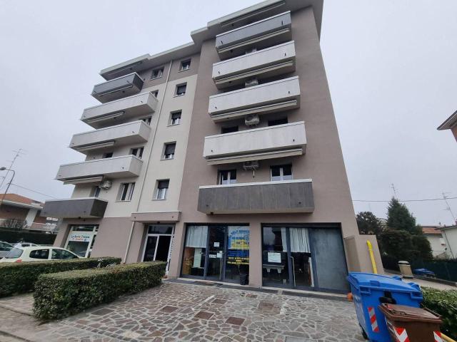 Negozio in vendita a Carpi