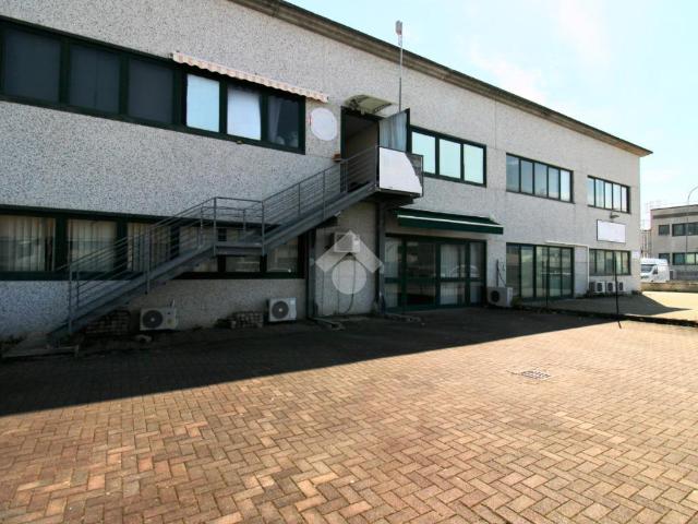 Negozio in vendita a Cascina