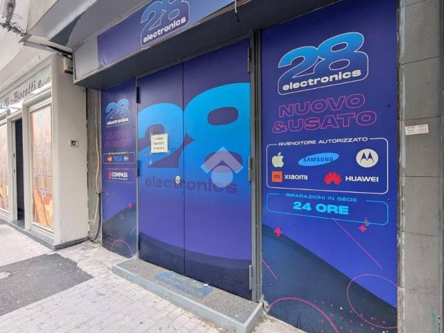 Negozio in vendita a Casoria
