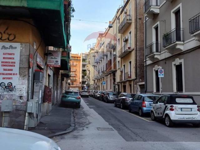 Negozio in vendita a Catania, Tribunale