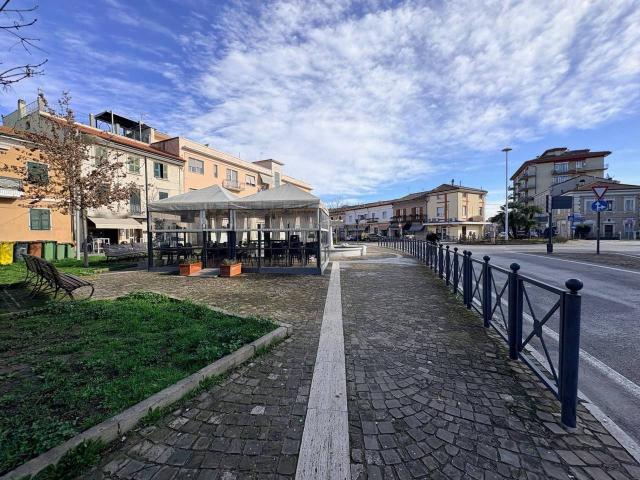 Negozio in vendita a Chiaravalle