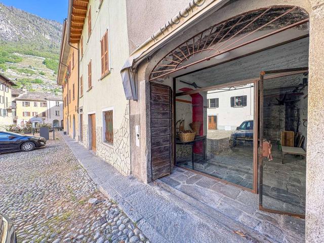 Negozio in vendita a Chiavenna